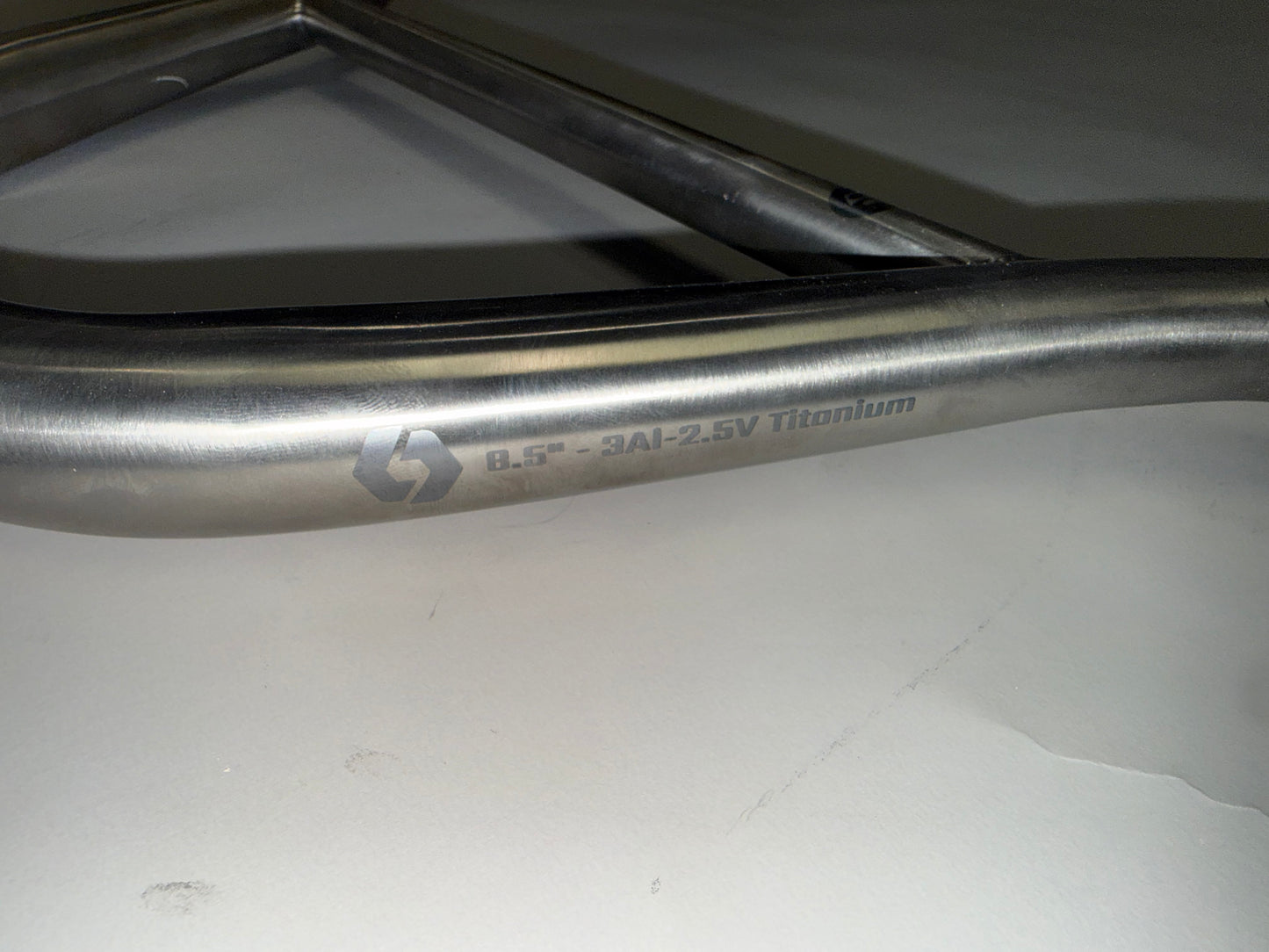 Box HexLab Titanium Bars 8.5” – New