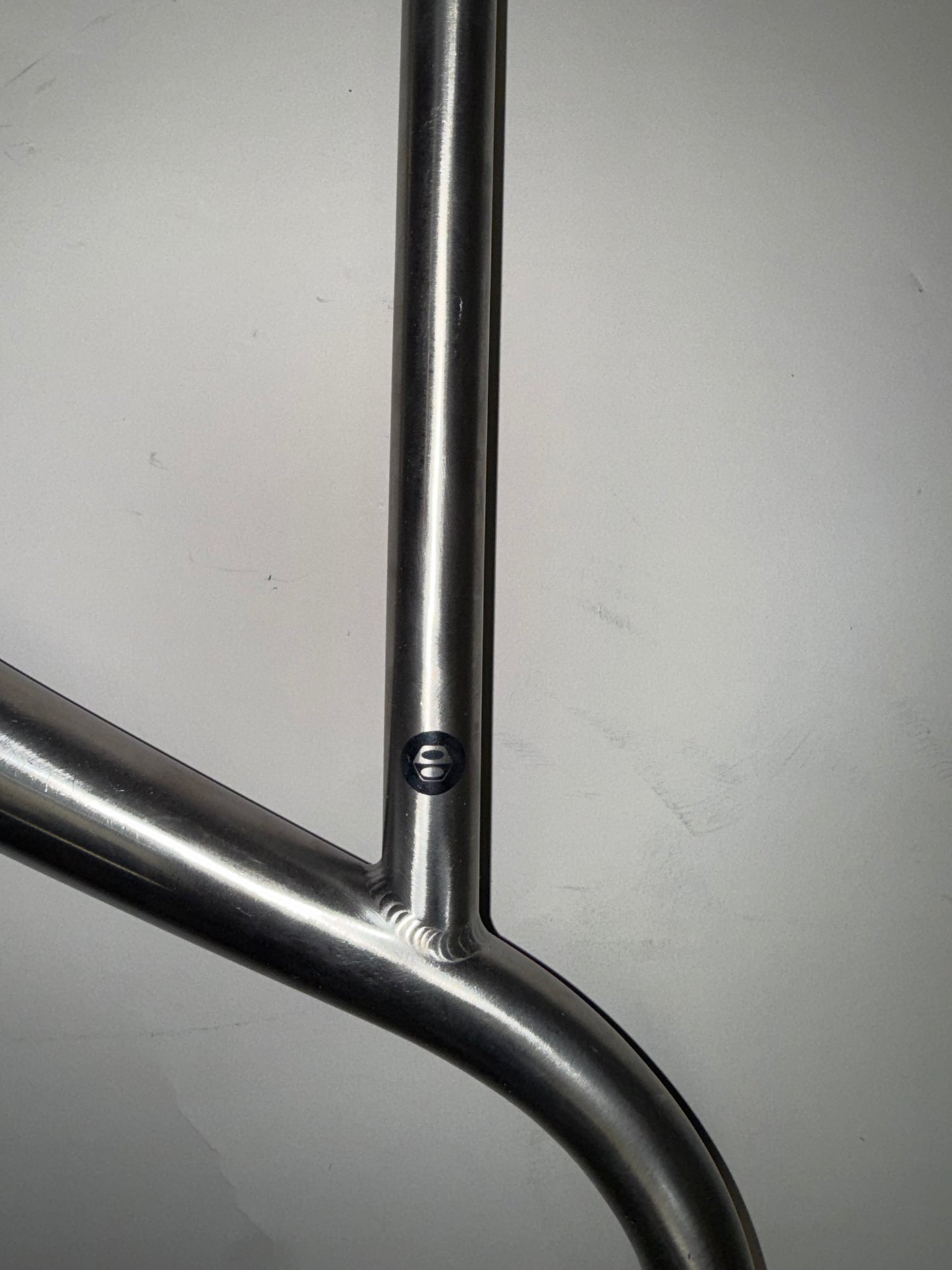 Box HexLab Titanium Bars 8.5” – New